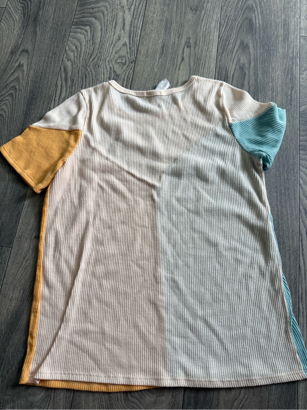 BiBi Color-Block Ribbed Short Sleeve Top - Picture 4 of 4